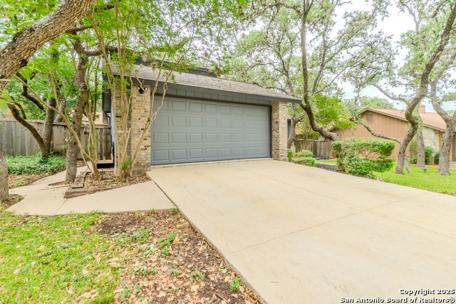 Listing photo id 2 for 7106 Mountain Grv