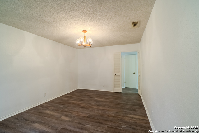 Listing photo id 4 for 7106 Mountain Grv