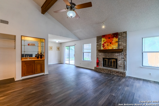 Listing photo id 5 for 7106 Mountain Grv