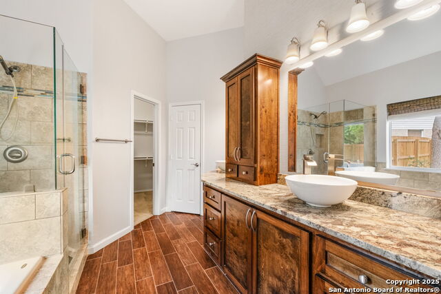 Listing photo id 15 for 8826 Brae Ridge