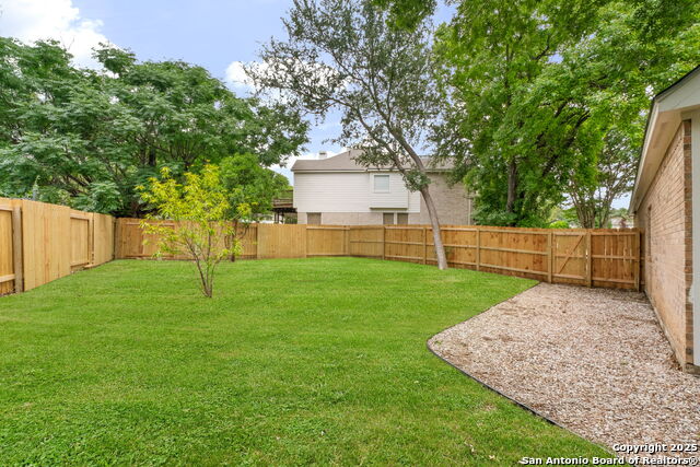 Listing photo id 26 for 8826 Brae Ridge