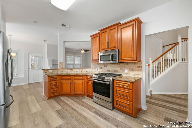 Listing photo id 5 for 8826 Brae Ridge