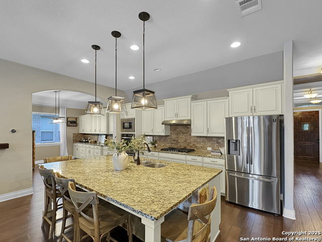 Listing photo id 10 for 106 Alder Woods