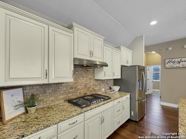 Listing photo id 14 for 106 Alder Woods