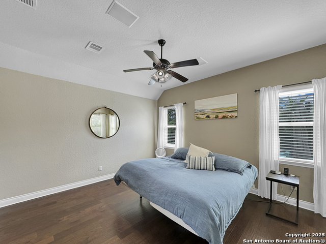 Listing photo id 16 for 106 Alder Woods