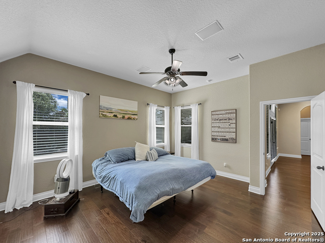 Listing photo id 17 for 106 Alder Woods