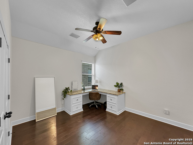 Listing photo id 32 for 106 Alder Woods
