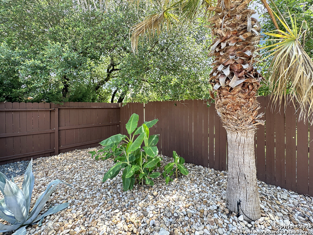 Listing photo id 47 for 106 Alder Woods