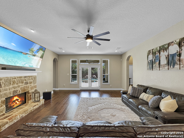 Listing photo id 7 for 106 Alder Woods