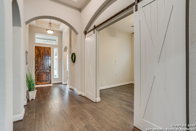 Listing photo id 11 for 2714 Trailmont Dr