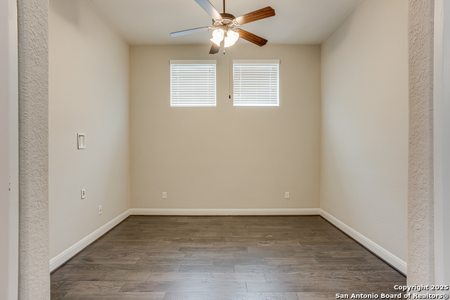 Listing photo id 12 for 2714 Trailmont Dr