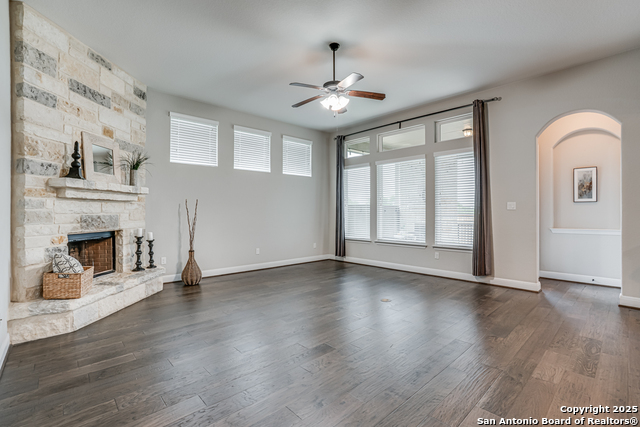 Listing photo id 13 for 2714 Trailmont Dr