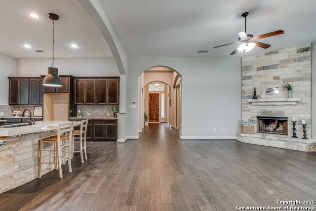 Listing photo id 15 for 2714 Trailmont Dr