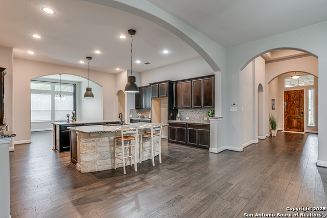 Listing photo id 16 for 2714 Trailmont Dr