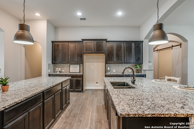 Listing photo id 19 for 2714 Trailmont Dr