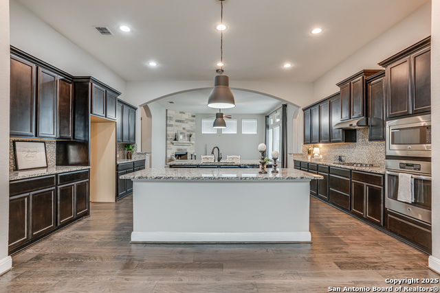 Listing photo id 21 for 2714 Trailmont Dr