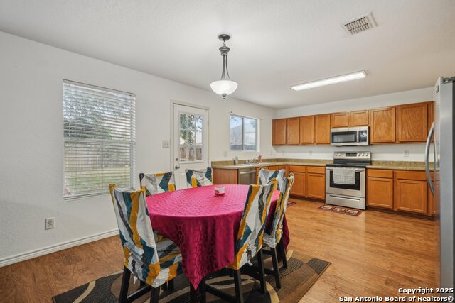 Listing photo id 9 for 5815 Trent