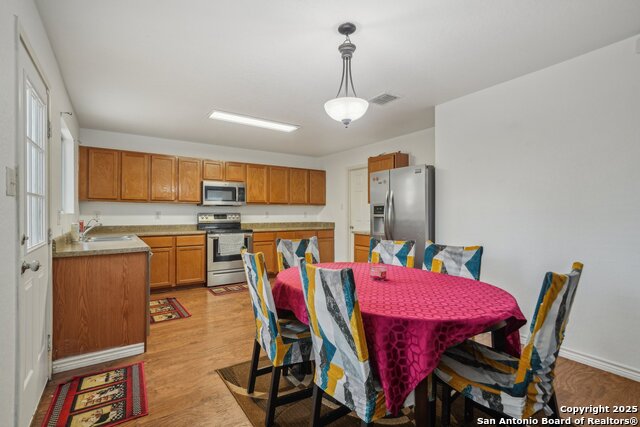 Listing photo id 10 for 5815 Trent