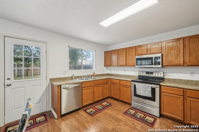 Listing photo id 12 for 5815 Trent