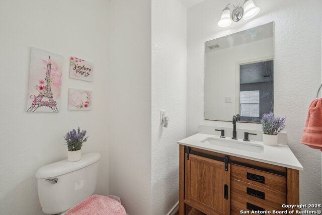 Listing photo id 14 for 5815 Trent