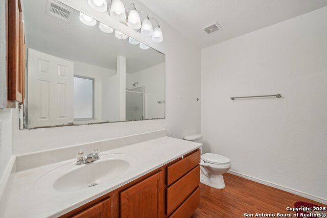 Listing photo id 16 for 5815 Trent