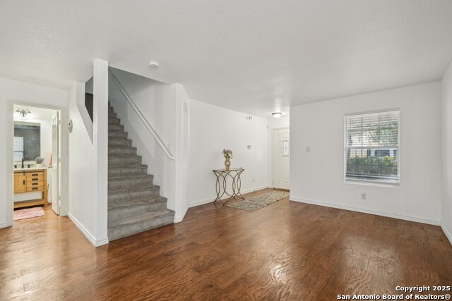 Listing photo id 0 for 5815 Trent