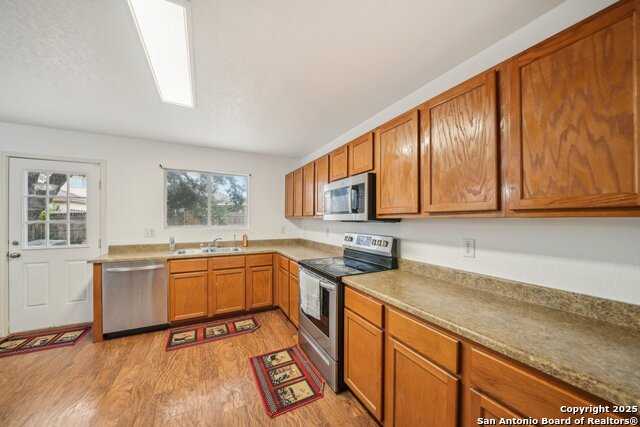 Listing photo id 2 for 5815 Trent