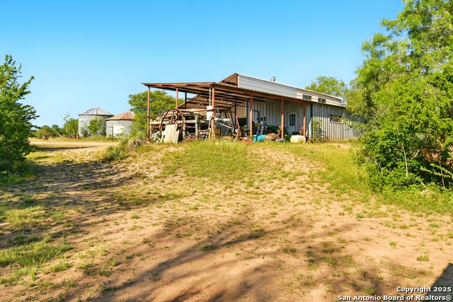Listing photo id 19 for 341 Cr 341 E