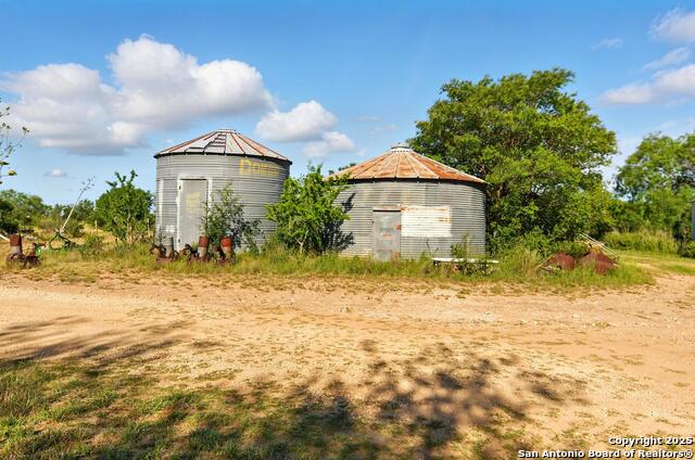 Listing photo id 20 for 341 Cr 341 E