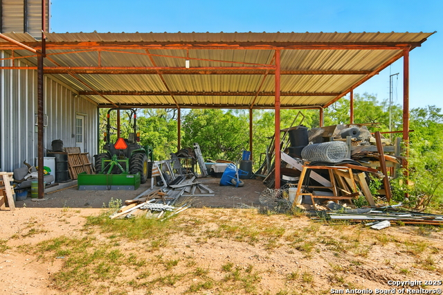Listing photo id 21 for 341 Cr 341 E