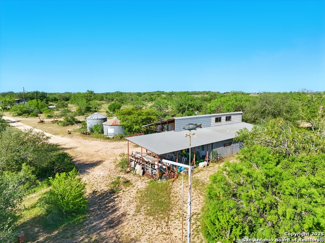 Listing photo id 23 for 341 Cr 341 E