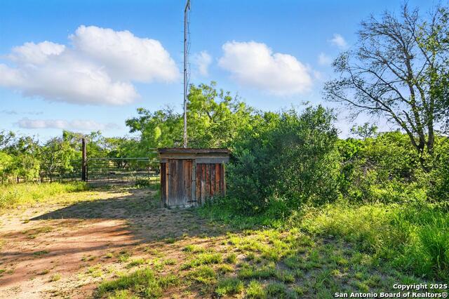 Listing photo id 25 for 341 Cr 341 E