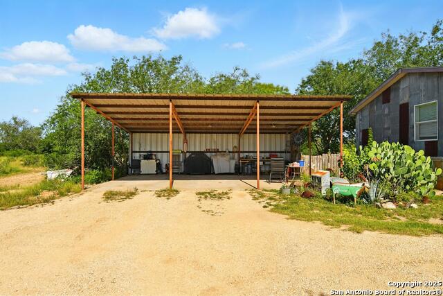 Listing photo id 3 for 341 Cr 341 E