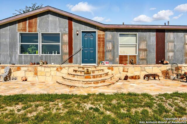 Listing photo id 5 for 341 Cr 341 E
