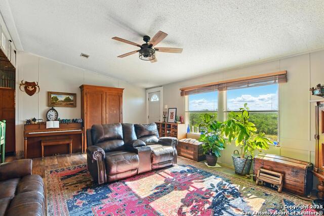 Listing photo id 6 for 341 Cr 341 E