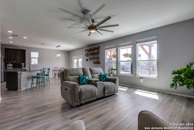Listing photo id 2 for 8318 Pioneer Field