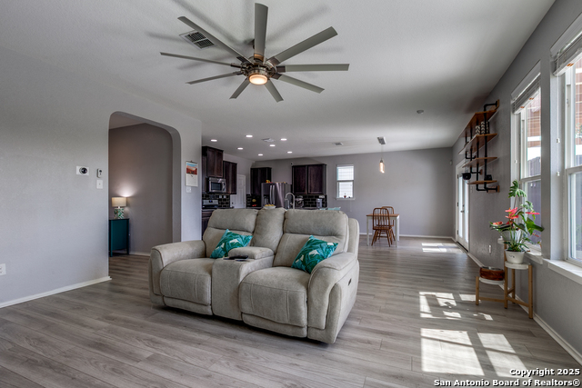 Listing photo id 3 for 8318 Pioneer Field