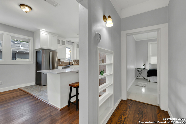 Listing photo id 11 for 8 Herry