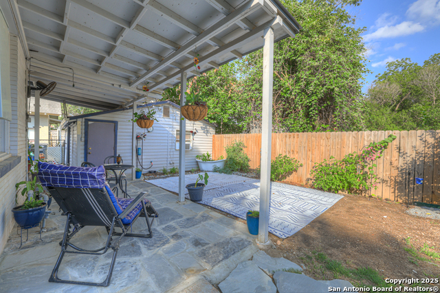 Listing photo id 23 for 8 Herry
