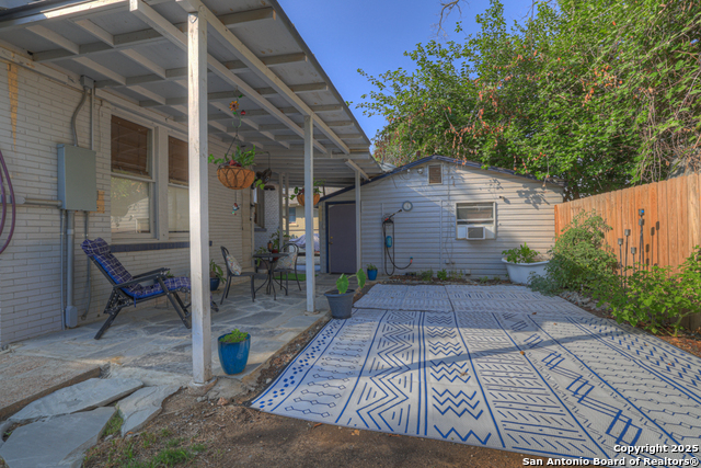 Listing photo id 24 for 8 Herry