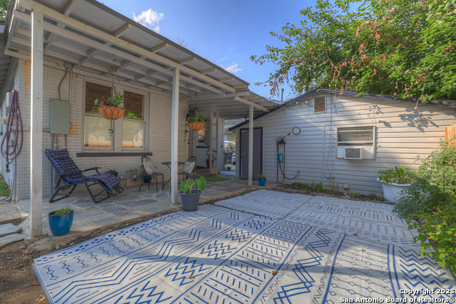 Listing photo id 25 for 8 Herry