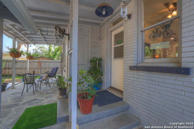 Listing photo id 26 for 8 Herry
