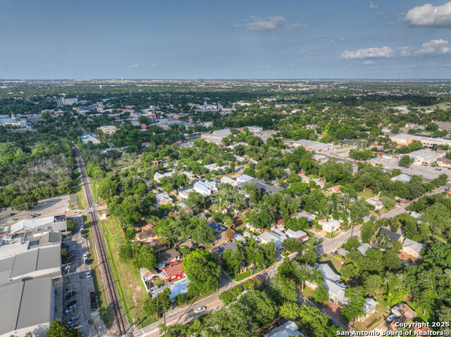 Listing photo id 29 for 8 Herry