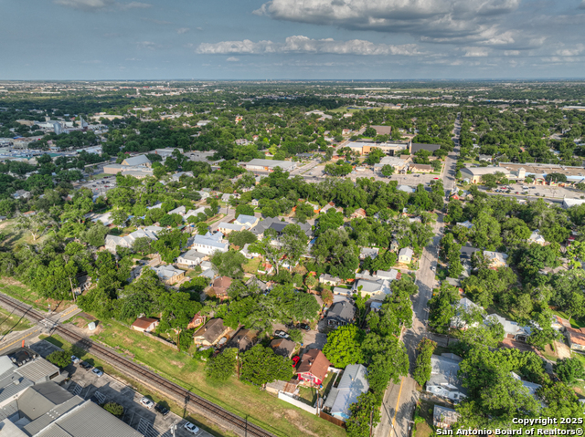 Listing photo id 30 for 8 Herry