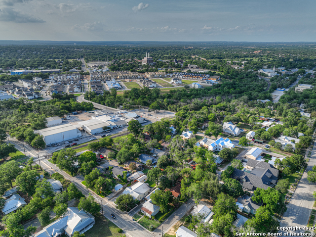 Listing photo id 31 for 8 Herry