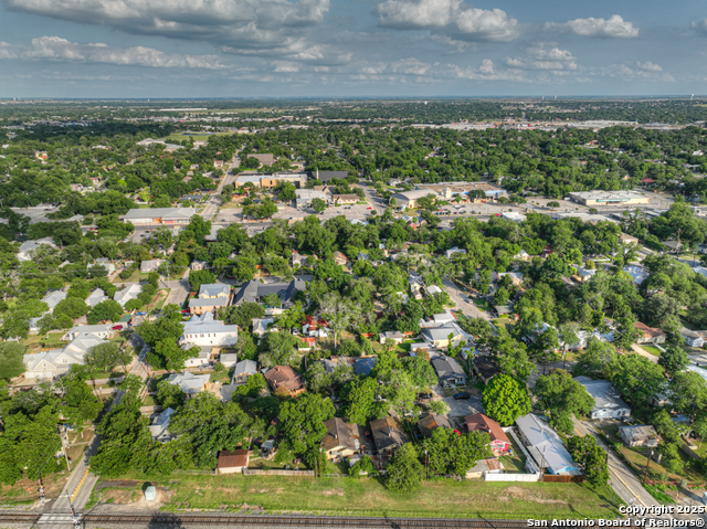 Listing photo id 32 for 8 Herry
