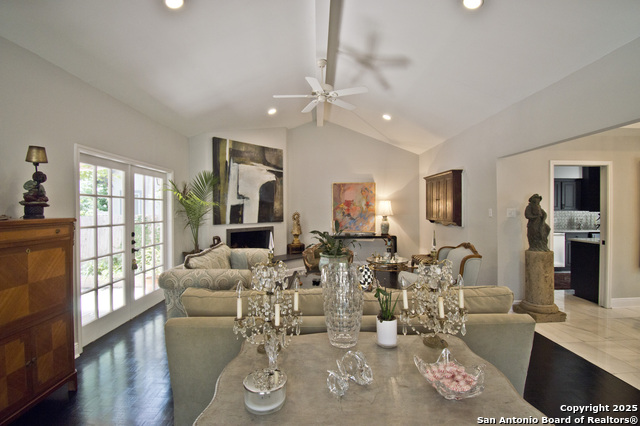 Listing photo id 11 for 8 Kensington Ct