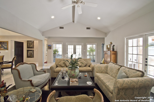 Listing photo id 15 for 8 Kensington Ct