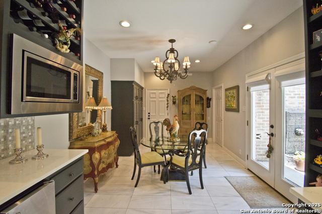 Listing photo id 18 for 8 Kensington Ct
