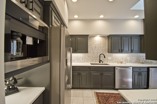 Listing photo id 25 for 8 Kensington Ct